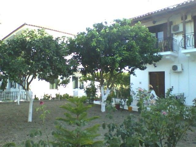 Spyros *